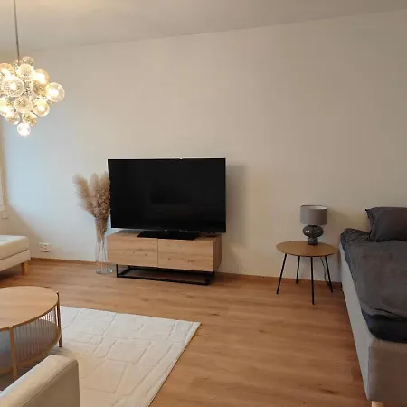 Modern And Beautiful Two-bedroom Apartment, Wifi And Parking דירה *