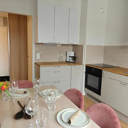 Modern And Beautiful Two-bedroom Apartment, Wifi And Parking